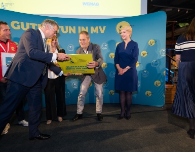 Börner_Übergabe_FC-Schwerin � Martin Börner / EAS MV 2023 Börner_Übergabe_FC-Schwerin